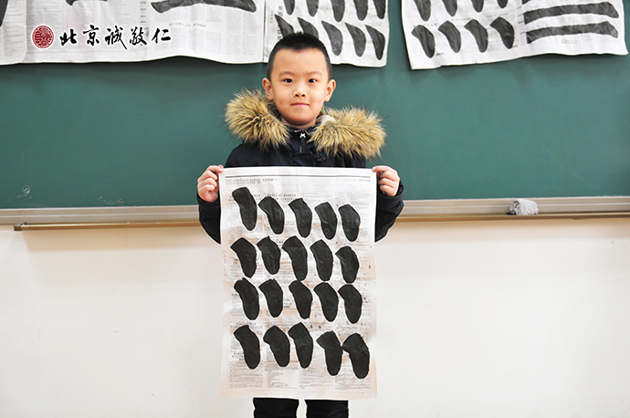 少儿班来自内蒙古6岁的杨同学展示永字八法基本功习作「方头点」 