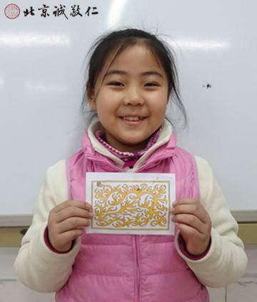 来自北京的张同学，每天沉浸在快乐的学习中；
稳步扎好书法基本功，通过描画心更定。