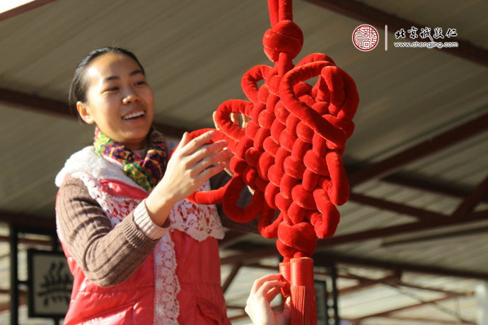 
悬挂起吉祥的中国结，向家人朋友们送上新春的祝福！